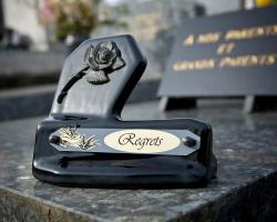 Gravotech - Funeral engraving machine