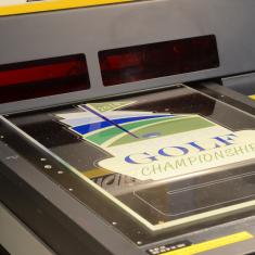 Print & Cut-proces: afdrukken van een gekleurde afbeelding vóór het lasersnijden